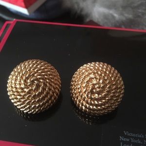Vintage Monet clip on braided earrings 80’s